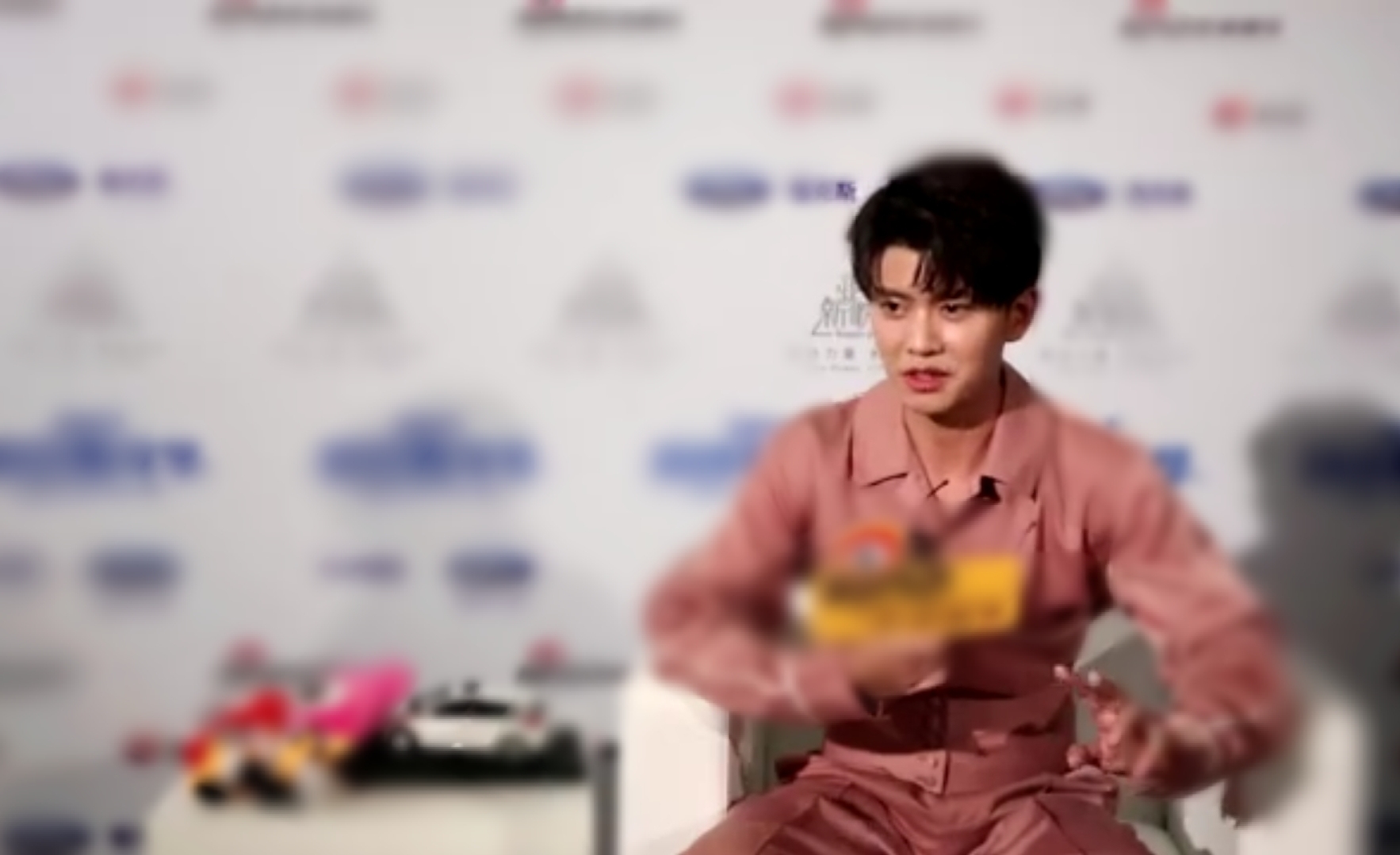 任嘉伦当评委时跳林俊杰的歌,任嘉伦评委舞者暖心