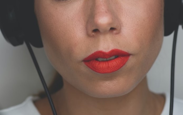 口红颜色太深能不能变浅一点,经常涂口红会让唇色变深还是变浅