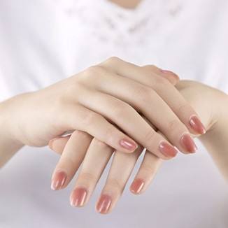 王凯手被投保3600万？林更新堵车时不忘涂手霜，我承认自己不精致