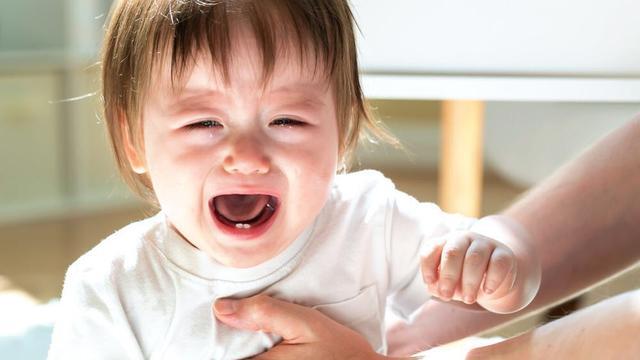 孩子老是哭闹应该怎么教育,孩子老是发脾气怎么教育