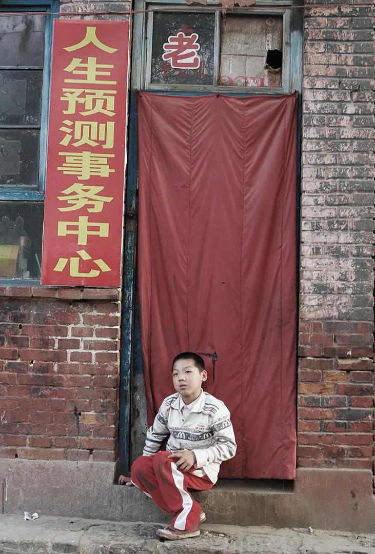 你在想五一去哪，他们在想五一怎么活