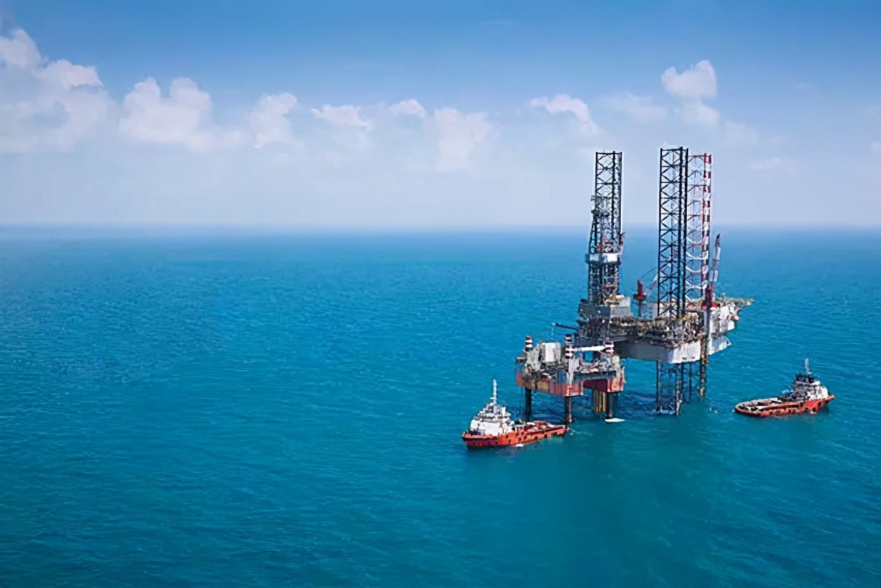 中国在全世界到处买油,为何不模仿越南,直接开发东海与南海?