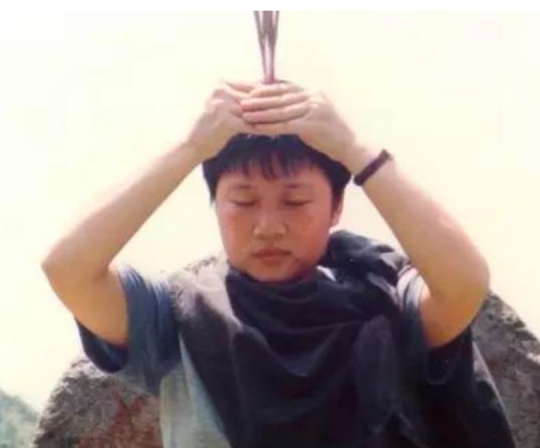 李娜出家视频唱的是李娜本人么,李娜在歌坛有怎样的地位