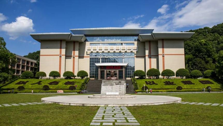 湖南高考录取吉首大学,湖南考生眼中的吉首大学