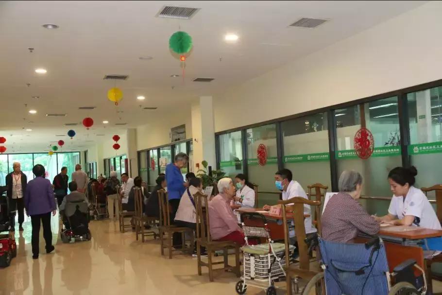 义诊进社区便民服务送健康,义诊进社区情暖居民心
