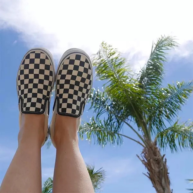 帆布鞋真的百搭吗,帆布鞋百搭又好看可是容易脏