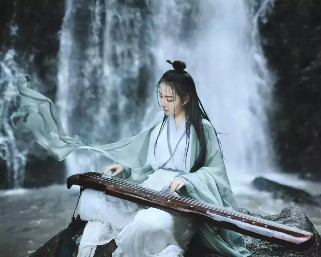 女人的毛发又黑又浓,从风水角度看好不好?