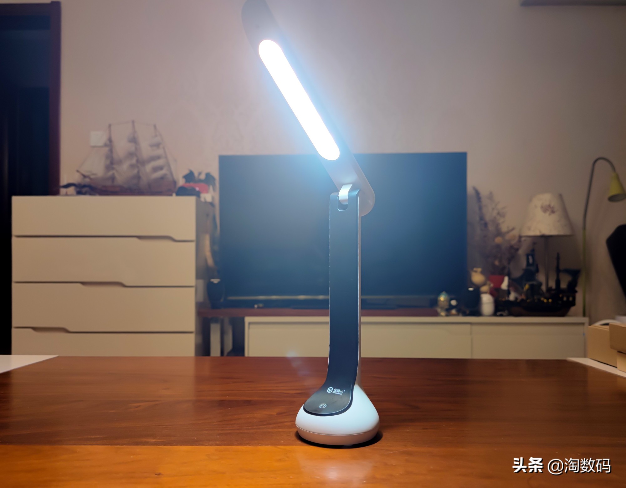 国货内卷无情：￥13块钱的3色温2400mAh充电式触控台灯开箱晒个单