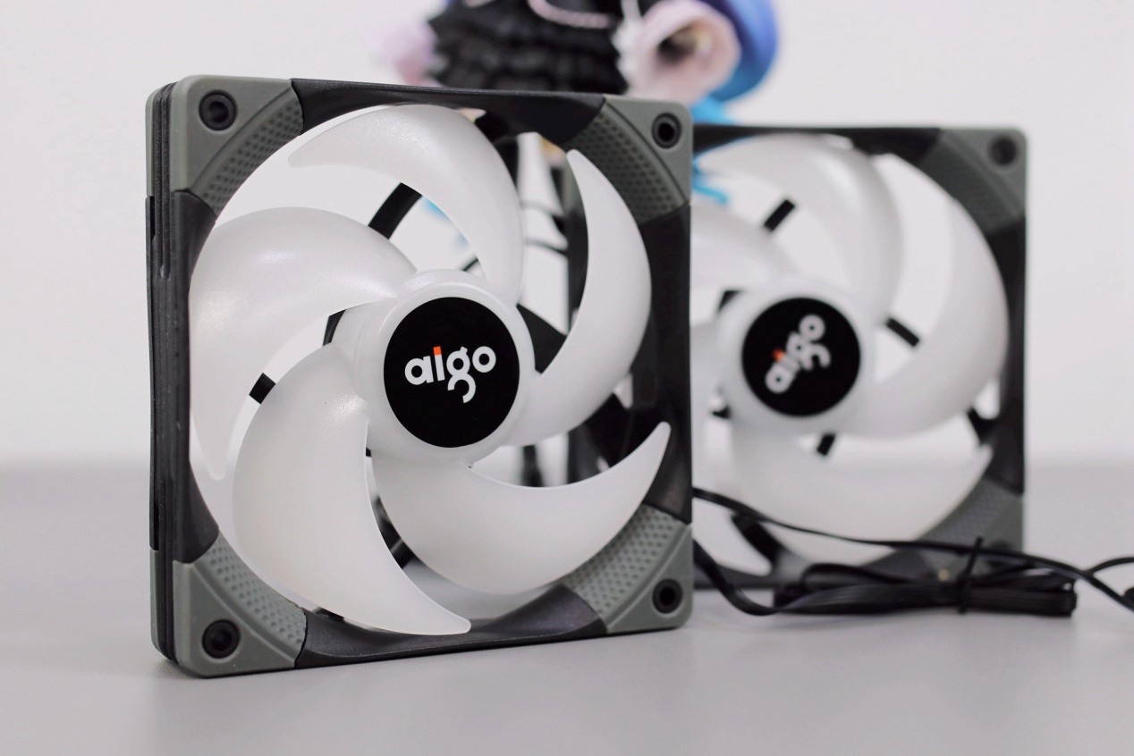 aigo360水冷散热器,稳压13600kf风冷散热器推荐