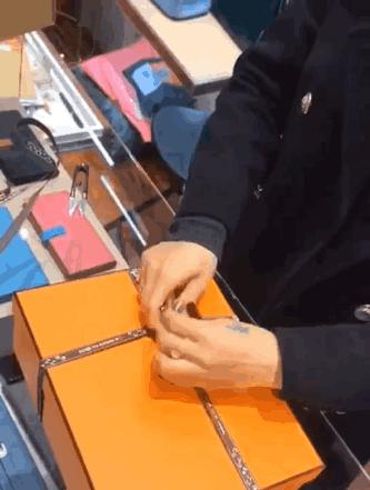 几十块钱的名牌包真的假的,花2万买的包居然是假的