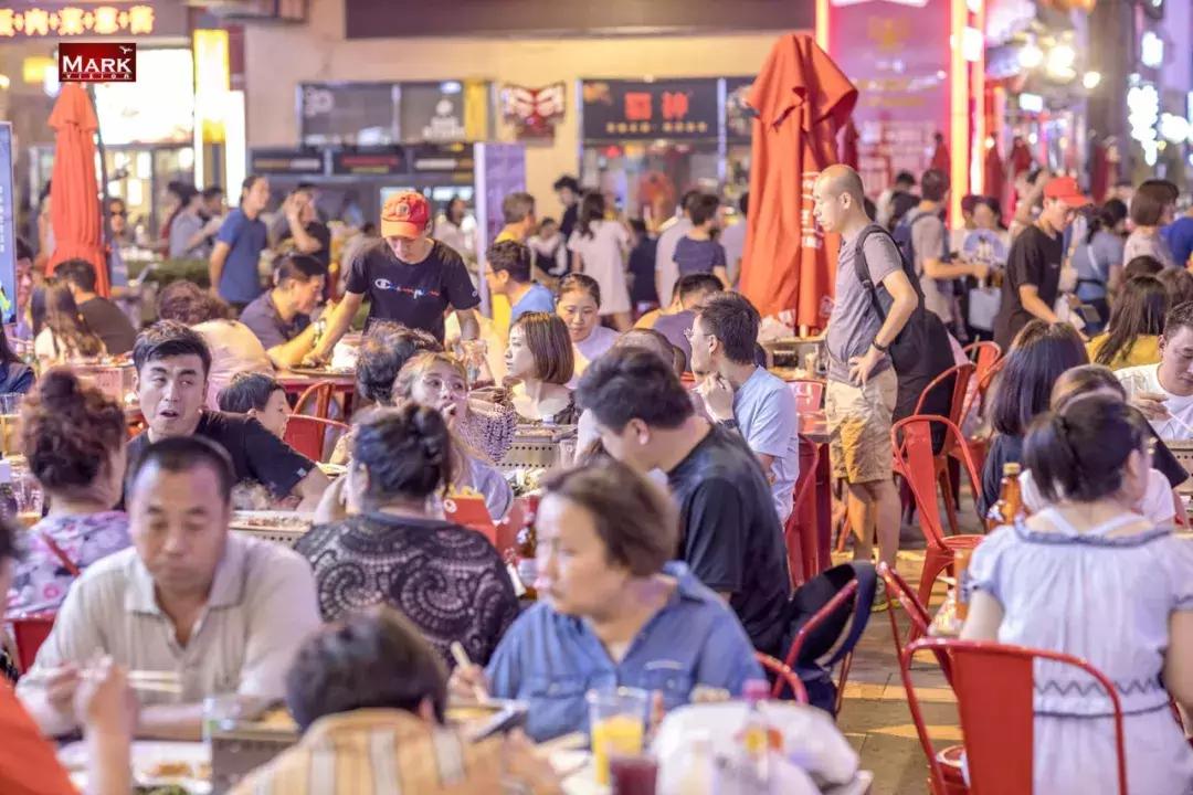 【繁荣夜间经济扮靓天津生活】“夜猫子”们的新去处！奥城夜市开街了，夏季延时至凌晨3点