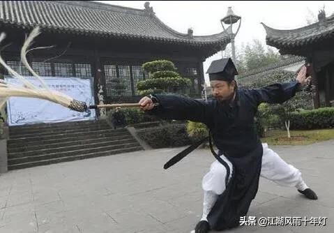 天才少年练喻轩vs武当道长陈师行,武当陈师行比武