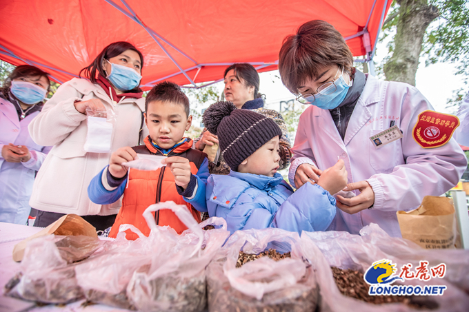 南京鼓楼：传承精华守正创新中医药文化“飞入寻常百姓家”