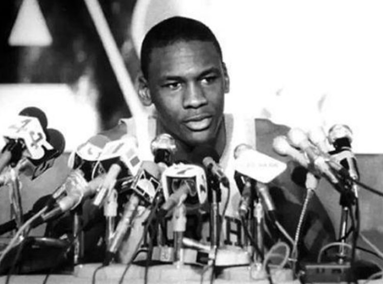 当你的AJ鞋攥在了你老妈手里，那它可能就有了一万种消失的方法