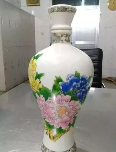 用酒瓶怎么做好看的花盆,从废旧酒瓶到创意花盆的华丽转身