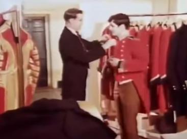 英女王下令封杀50年!王室私生活*片禁**遭泄露,百万人在线吃瓜