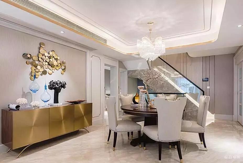 他家像宫殿!巨型水晶灯,黄金瓷砖,金碧辉煌,住上一晚值了