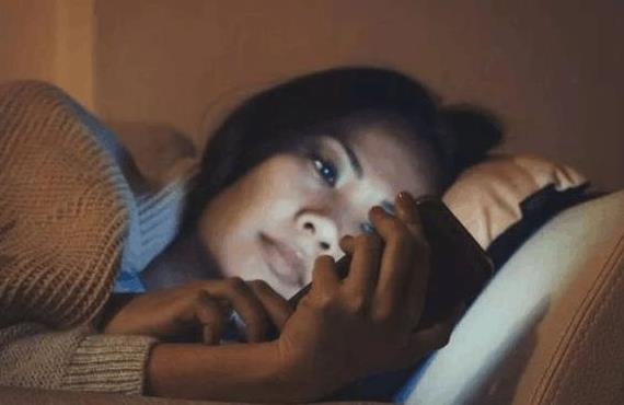 32岁孕妇分娩时突然咳嗽,分娩过程中咳嗽会有什么后果