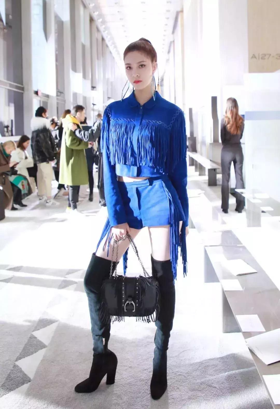 宋妍霏潮流主理人穿搭,王鹤棣桃花坞花衬衫走秀宋妍霏