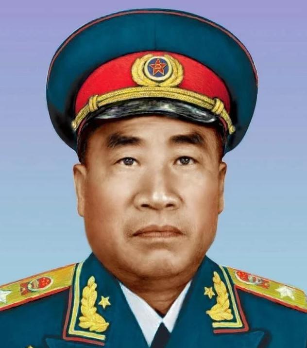 *德朱**为何能位列十大元帅之首？毛主席为何称他为“人民的光荣”？