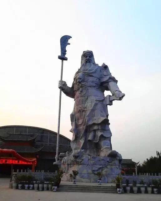 云南石雕关公人物雕像,关公雕像佛纹寓意