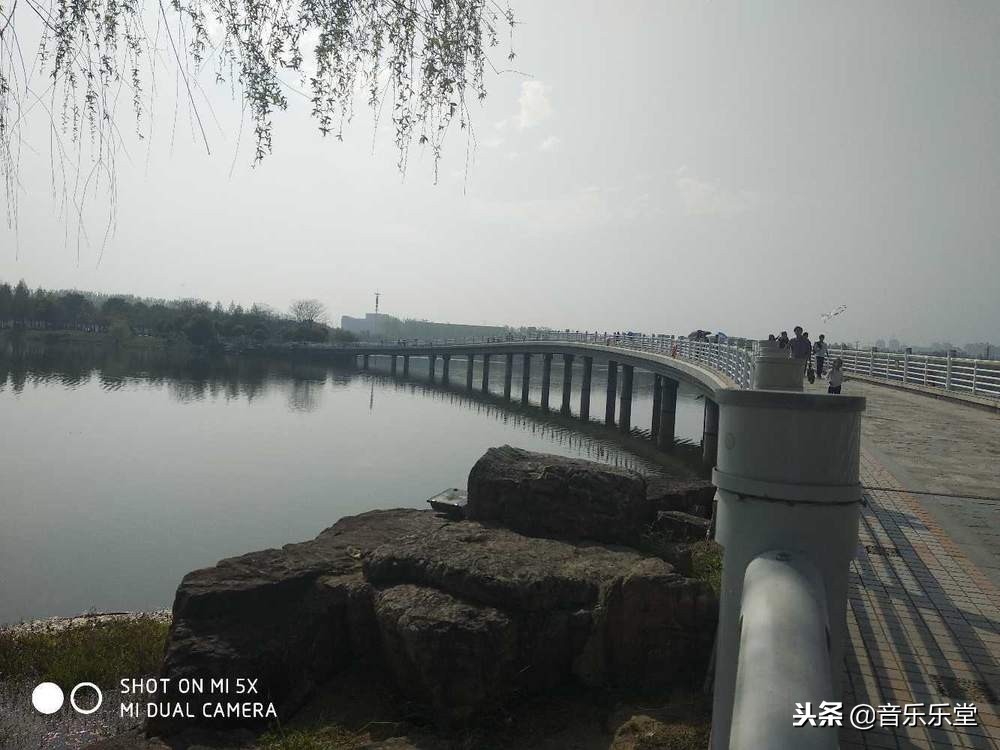 许嵩哪些不是爱情的歌曲,许嵩的一首歌里有什么回忆不能写