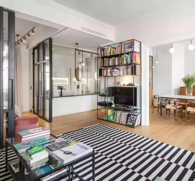 复式公寓玻璃隔断卧室效果图,卧室与卫生间玻璃隔断效果图