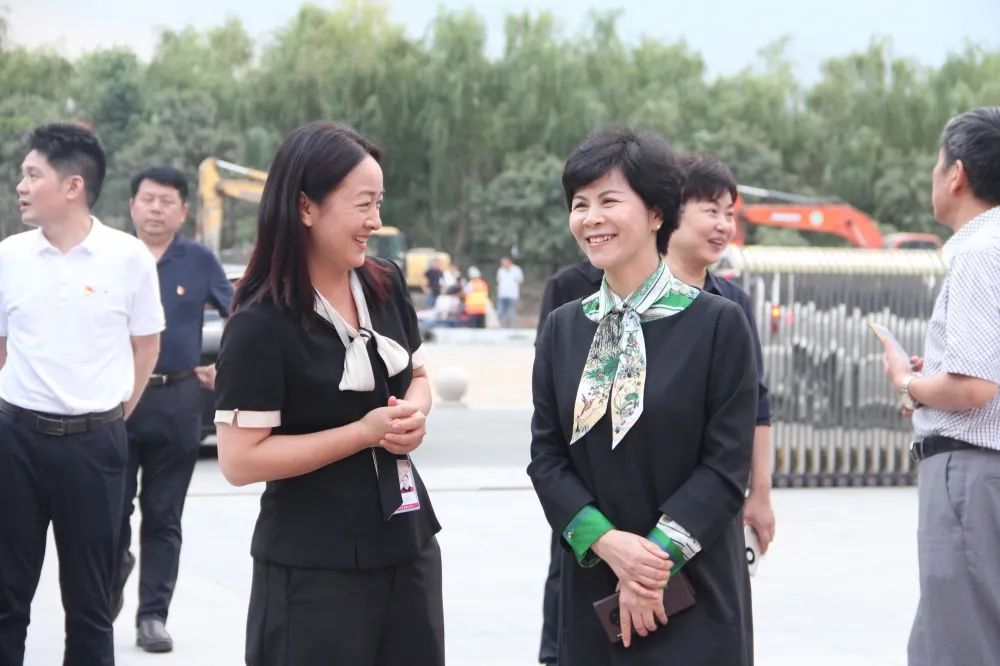 江苏省教育厅副厅长顾月华来盐城一小学指导双减工作