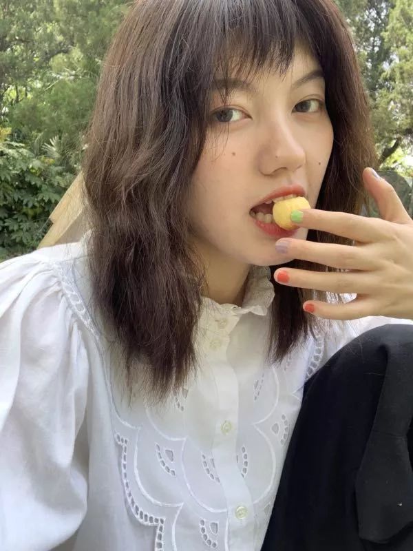 脸上长的痣有哪些是不可以取的,脸上长黑痣会影响颜值吗