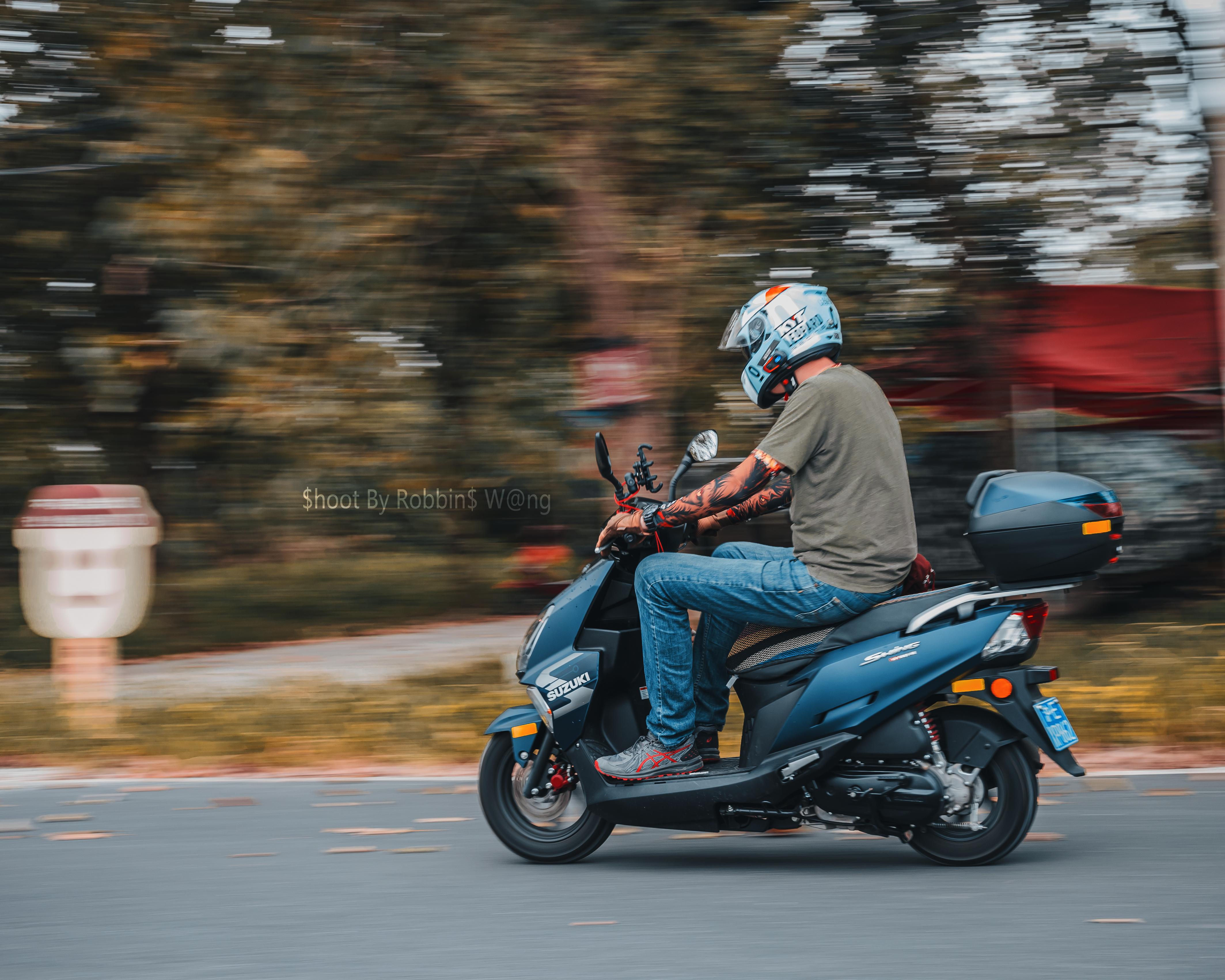 铃木uy125买车送头盔吗,铃木uy125头盔推荐便宜一点的