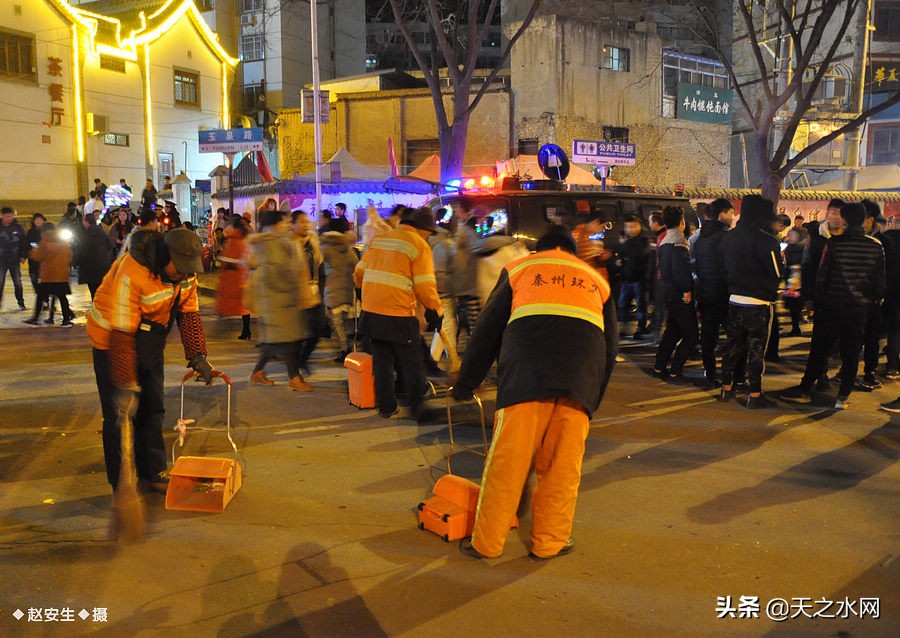 甘肃天水数万民众“上九朝观”祈福纳祥争烧头柱香!(组图)