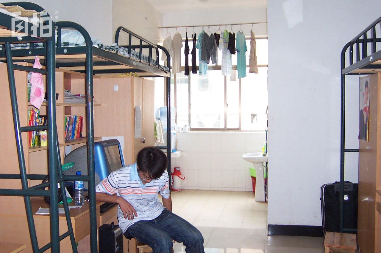 21岁失去两位亲人,21岁少年失去双亲