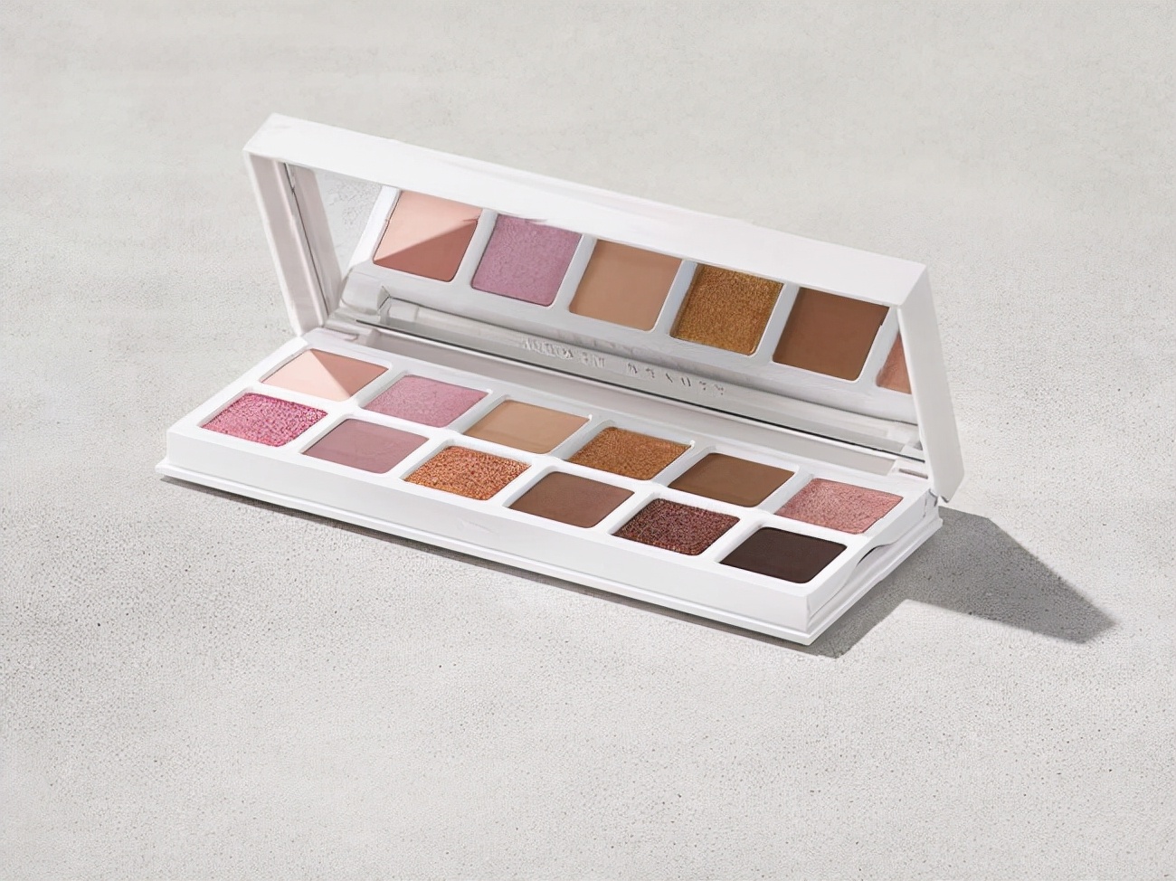 宠爱之名白无瑕美白精华,欧莱雅金致臻颜小金牌粉底液测评