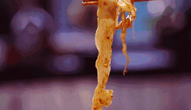 油泼面的精髓是什么,油泼面宽面还是细面