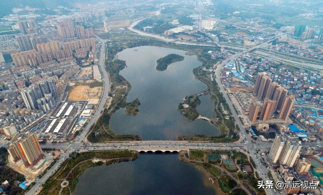 10公里红绿灯和20公里快速路,五公里路15个红绿灯