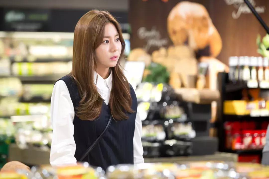 鉴定lv女包,女士拿的lv包是真是假