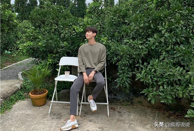 韩剧穿搭黑色上衣搭配图,跟着韩剧学穿搭中性