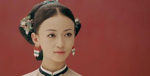 吴谨言黑色拼色礼服搭配齐耳短发,吴谨言时尚简约着装时髦个性