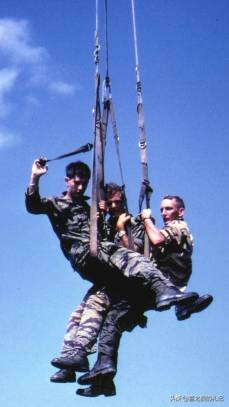 美欧国家直升机在特殊环境的人员进入与撤离系统详解