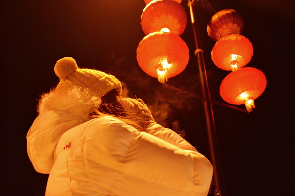 白色羽绒服染色了用什么方法洗白,白色羽绒服被染色怎么恢复原色