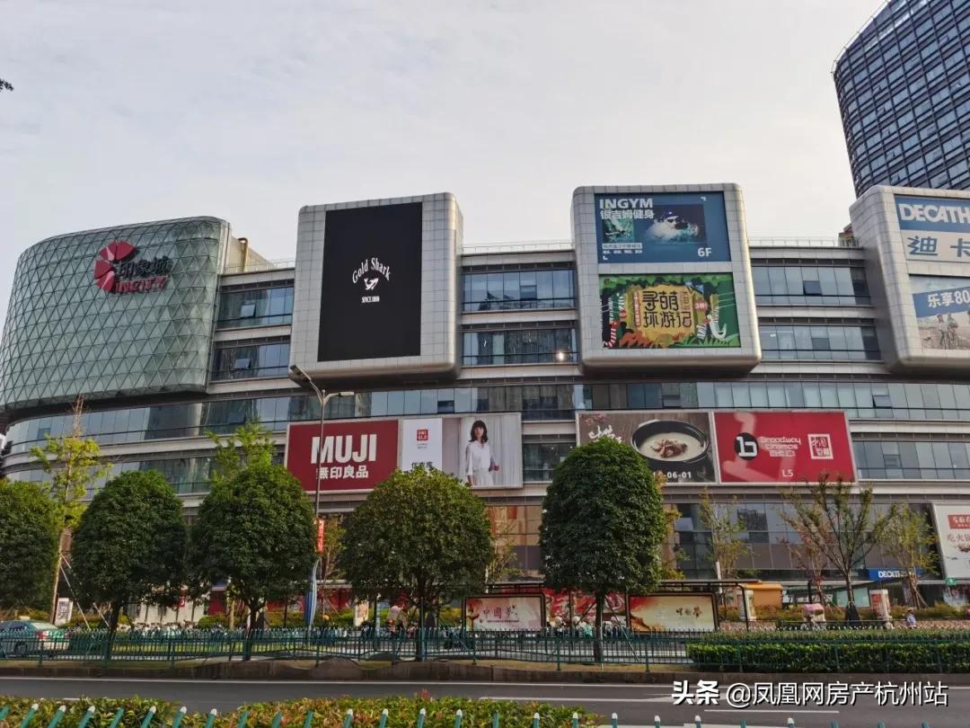 一边直追北上广，一边无人问津，综合体大年的小商业还好吗？