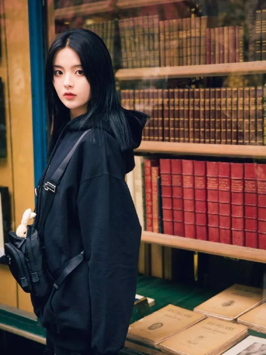 杨超越黑长直造型图片,杨超越日常美图