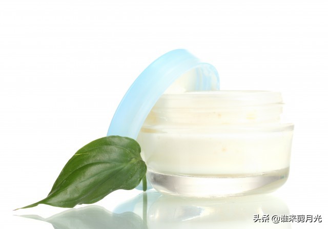 透明妆前乳用在隔离霜前还是后,妆前乳和妆前隔离乳区别是什么呢