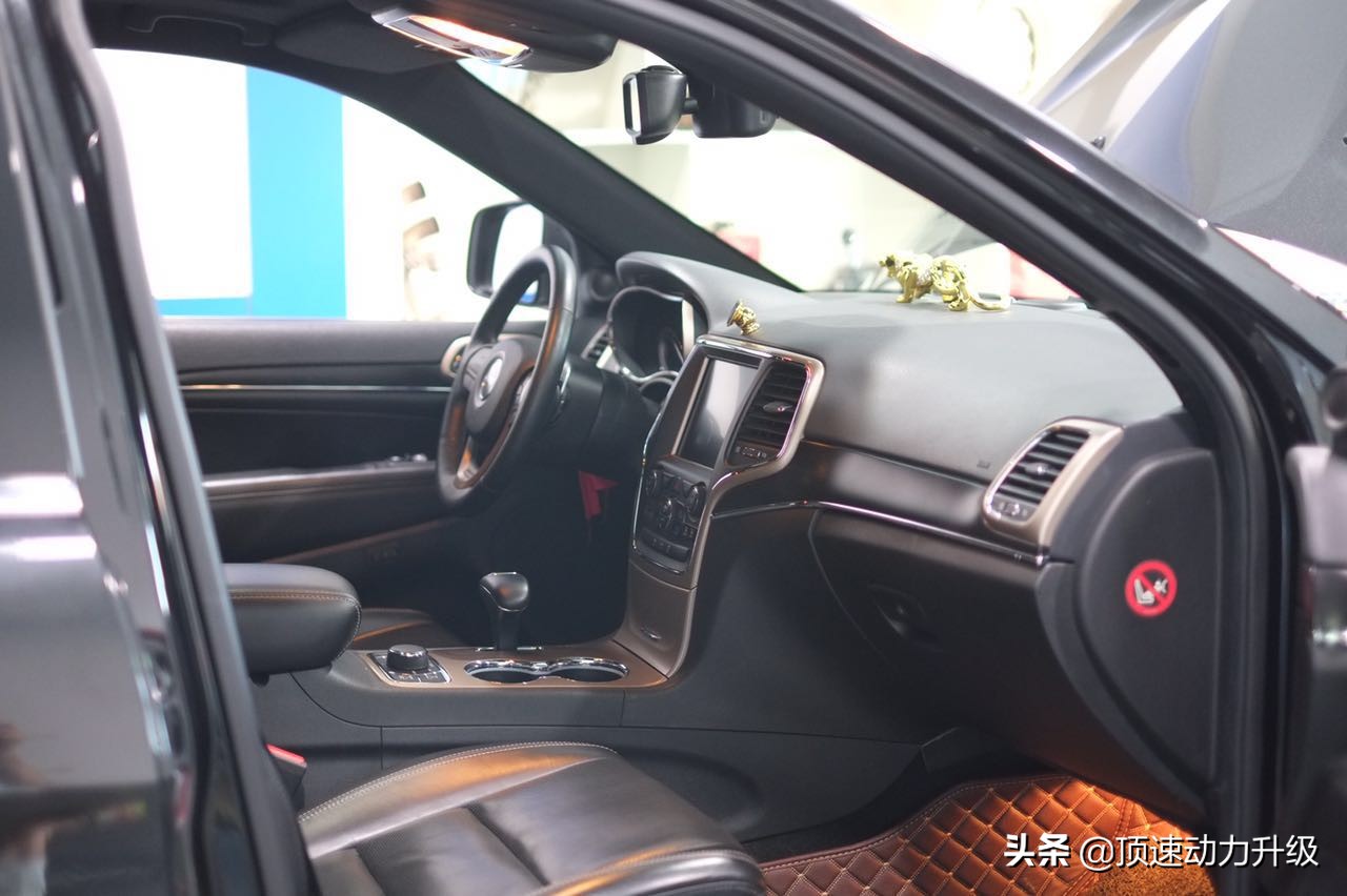 大切诺基3.6越野视频,大切诺基3.0实测