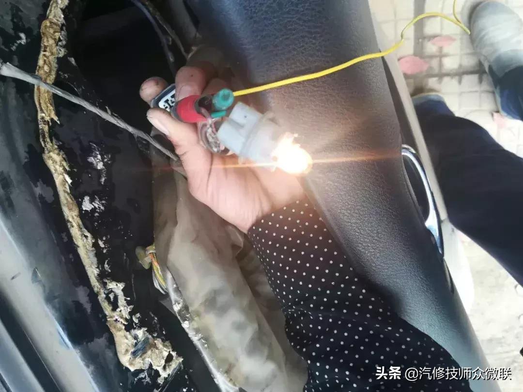 本田雅阁无法控制右后玻璃升降器,本田雅阁主驾驶车窗不能升降