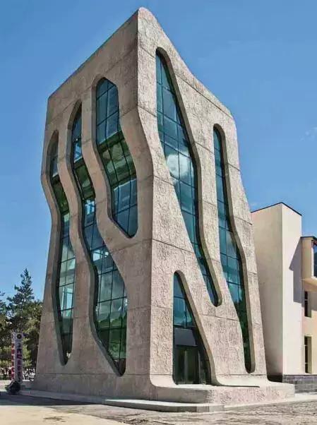 鏍奸瞾鍚変簹绗瘮鍒╂柉寤虹瓚,鏍奸瞾鍚変簹鐜颁唬寤虹瓚