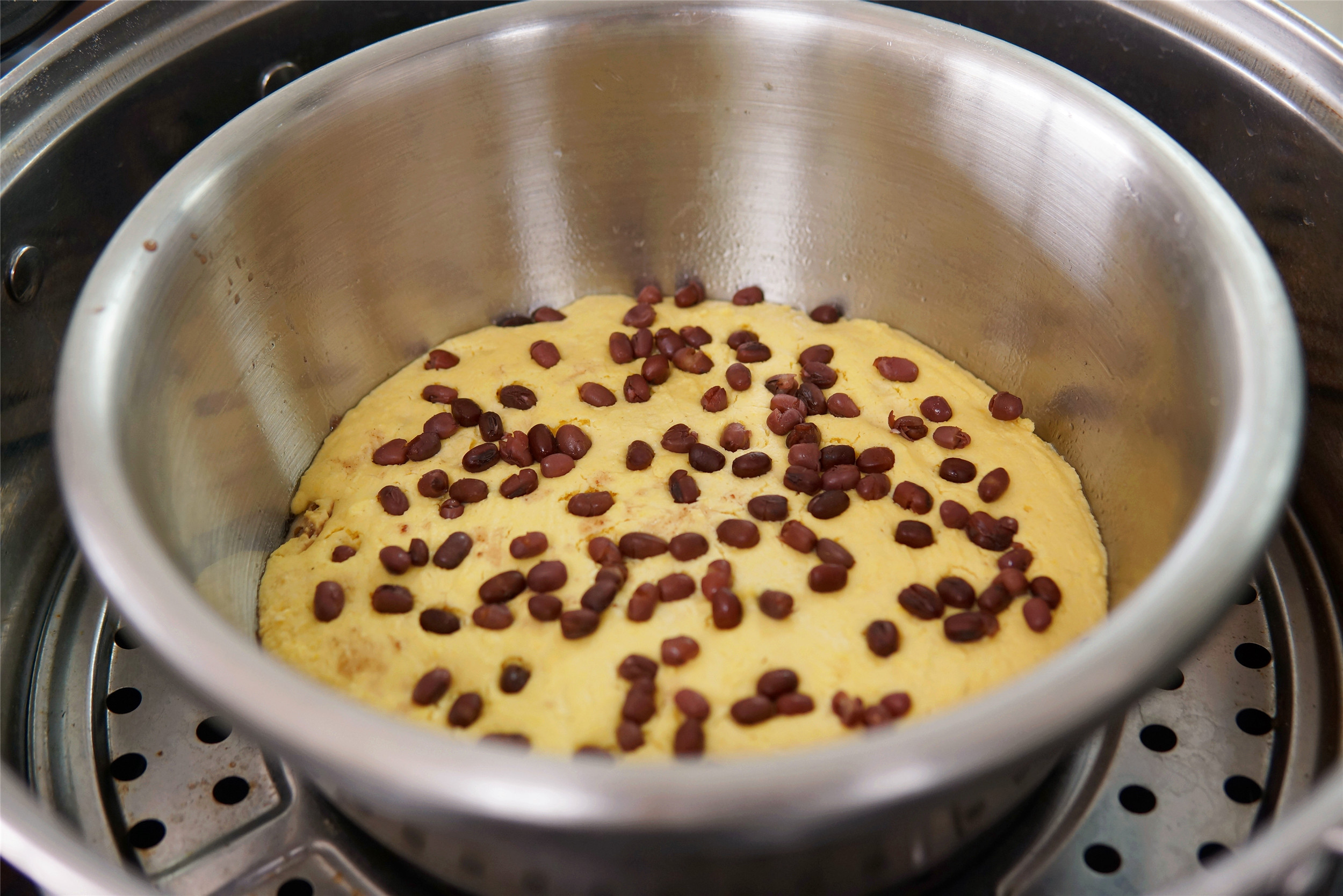 蒸出来是红的黄小米糕,怎么蒸小米糕松软好吃