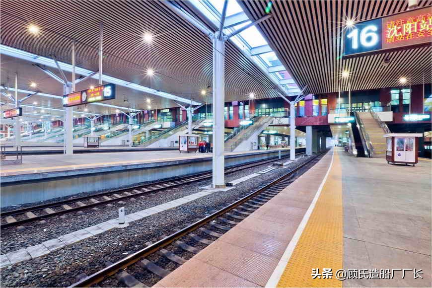 客车进站罐车冲来，记02年2257次旅客列车沈阳站7.17冲突重大事故