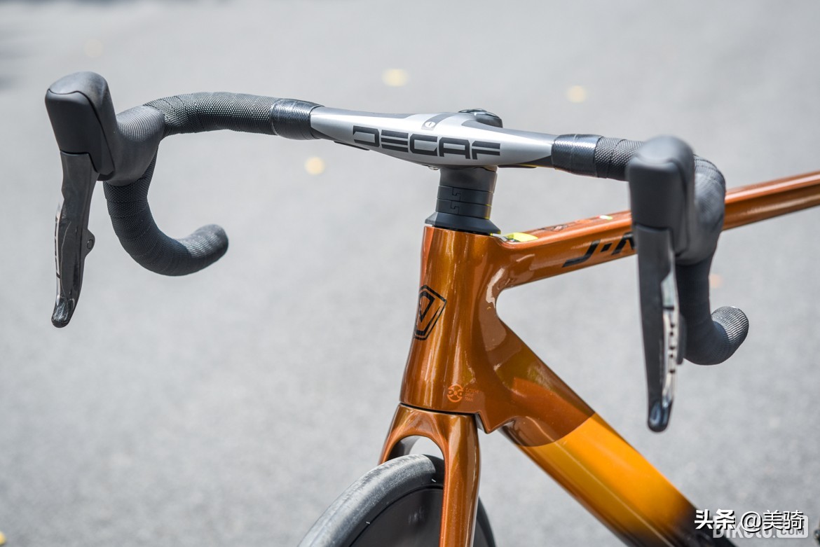 入门碳纤维公路车和顶级铝公路车,kootu碳纤维公路车测评