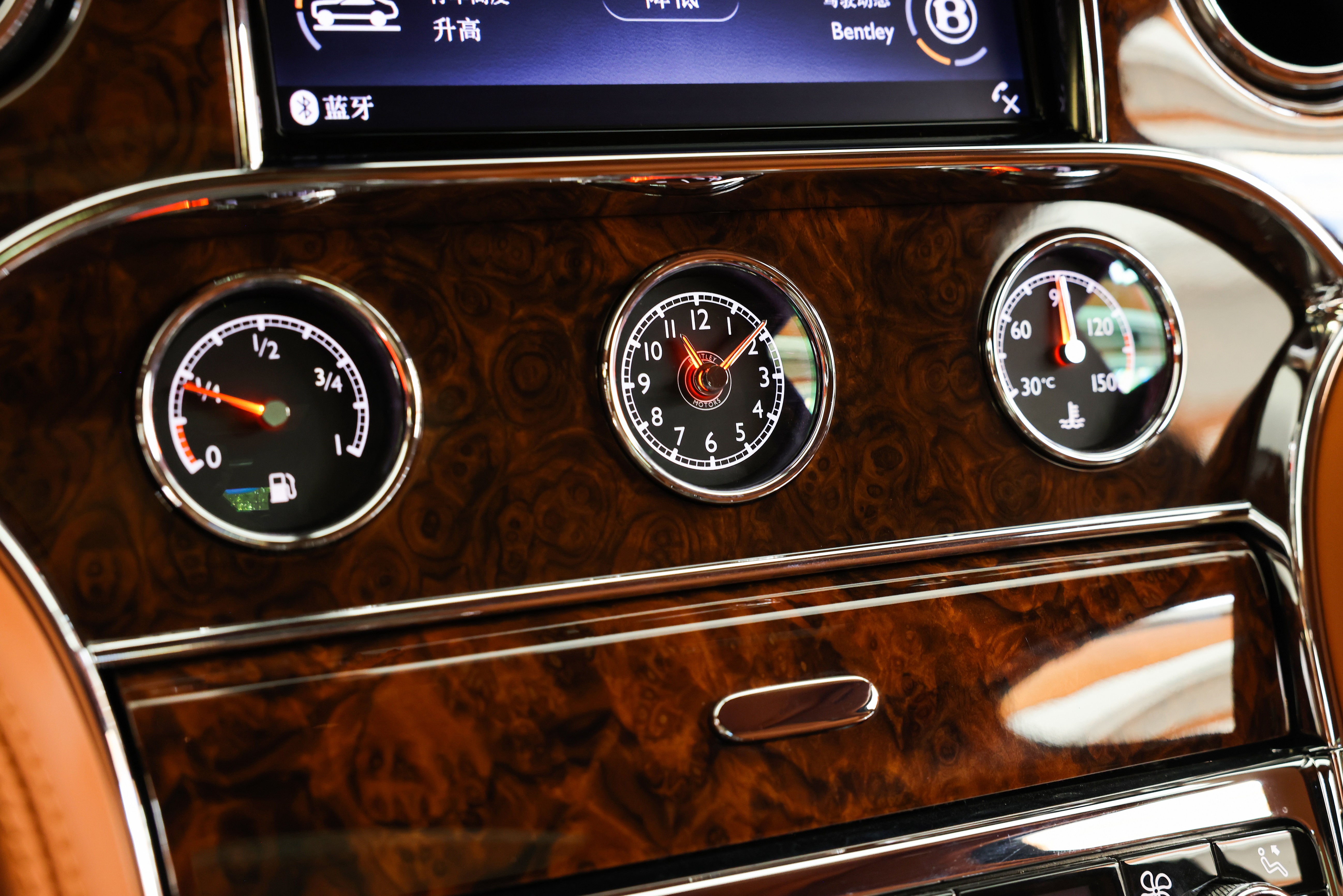 移动的“艺术品”—宾利慕尚